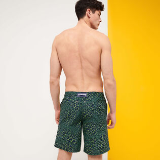 Bañador elástico largo con estampado Te Mana O Te Moana para hombre Azul marino vista trasera desgastada