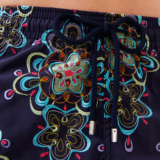 Bañador con bordado Kaleidoscope para hombre - Edición limitada Zafiro detalles vista 1