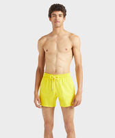 Maillot de bain court stretch homme uni Soleil vue portée de face