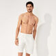 Bermudas de color liso para hombre y mujer Blanco tiza vista frontal desgastada