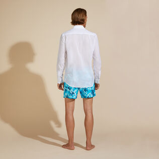 Camicia unisex leggera in voile di cotone tinta unita Bianco vista indossata posteriore