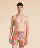 男士 Tahiti Flowers 游泳短裤 Santorini 正面穿戴视图