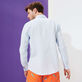 Camisa de lino lisa para hombre Cielo azul vista trasera desgastada