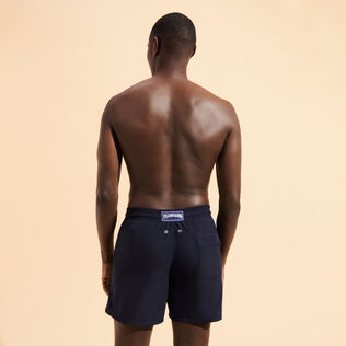 Men Swimwear Embroidered Logo - Vilebrequin x La Samanna Azul marino vista trasera desgastada