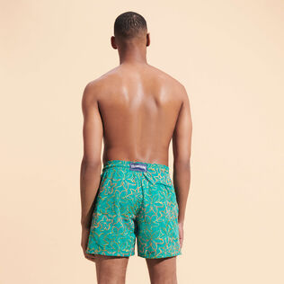 Pantaloncini da bagno uomo ricamati Raiatea - Edizione limitata Emerald vista indossata posteriore