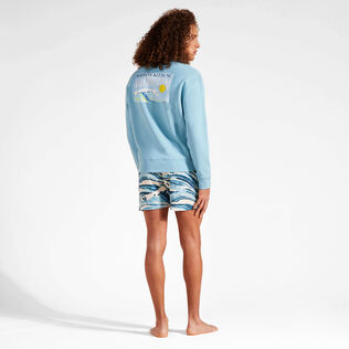 Wave Unisex-Sweatshirt aus Baumwolle mit Rundhalsausschnitt – Vilebrequin x Maison Kitsuné Breeze Rückansicht getragen