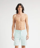 Bermuda uomo in raso e Tencel tinta unita Thalassa vista frontale indossata