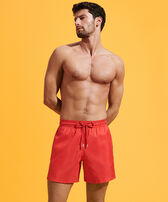男士纯色超轻便携式泳裤 Poppy red 正面穿戴视图