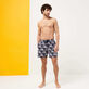 Bañador con estampado Waves para hombre Zafiro vista frontal desgastada