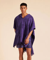 Poncho in spugna Midnight vista frontale indossata