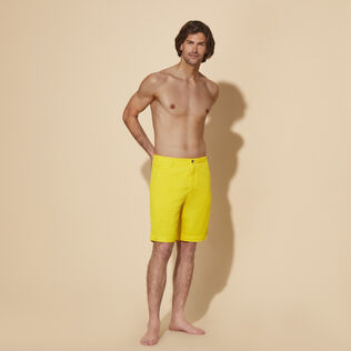 Bermuda en coton et tencel homme uni Soleil vue portée de face