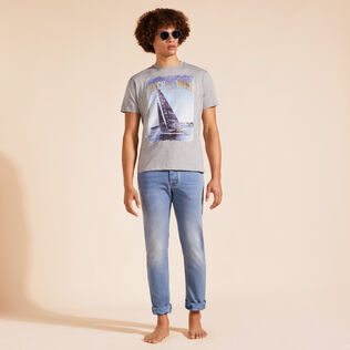 Blue Sailing Boat Baumwoll-T-Shirt für Herren Graumeliert Details Ansicht 1
