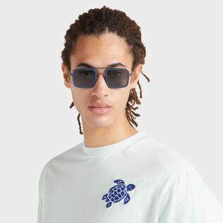 Camiseta de algodón orgánico con tortuga bordada para hombre Pacifico detalles vista 2
