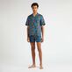 男士 Tropical Flowers 亚麻保龄球衫 Navy 正面穿戴视图 男士 Tropical Flowers 亚麻保龄球衫 Navy 正面穿戴视图