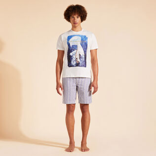 Camiseta de algodón con estampado Sailing Boat From The Sky para hombre Off white vista frontal desgastada