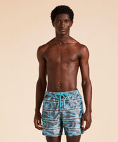 Men Silk Swim Shorts Zebra Stripes - Vilebrequin x Maison BUCOL Azure 正面穿戴视图