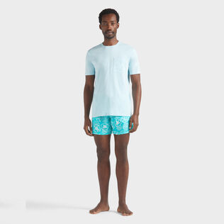 Camiseta de algodón orgánico de color liso natural para hombre Pacifico vista frontal desgastada