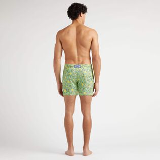 Pantaloncini mare uomo corti elasticizzati Oursinades Sole vista indossata posteriore