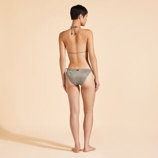 Women String Bikini Bottom Pocket Check Fleurs Brodées Bronze back worn view