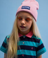 Berretto bambini in maglia tinta unita Caramella vista frontale indossata