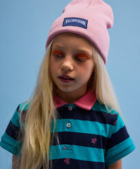 Kids Knitted Beanie Solid Caramella vista frontale indossata