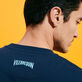 Camiseta de algodón orgánico con estampado Piranhas para hombre Azul marino detalles vista 2