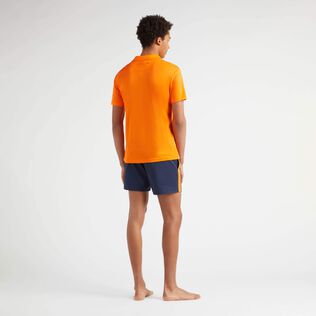Polo en tencel homme uni Abricot vue portée de dos