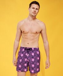 Ultraleichte und verstaubare Hypno Shell Badeshorts für Herren Marineblau Vorderseite getragene Ansicht