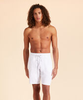 Bermudas de felpa de color liso unisex Blanco vista frontal desgastada