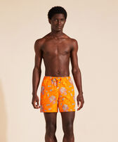 Men Swim Shorts Embroidered Medusa Flowers - Limited Edition Albaricoque vista frontal desgastada