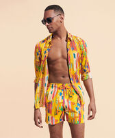 Men Sunny Streets Full Look  正面图