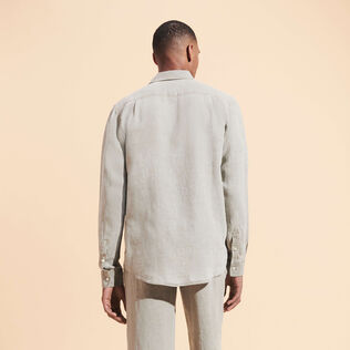 Camicia uomo in lino tinta unita Eucalyptus vista indossata posteriore