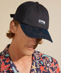 男士 Ikat Flowers 印花帽子 Dark denim w1 正面穿戴视图