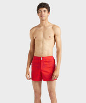 Bañador corto con cintura plana y estampado Flower Power para hombre Lipstick vista frontal desgastada