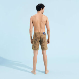 男士 Ronde des Tortues 百慕大短裤 Hazelnut 背面穿戴视图
