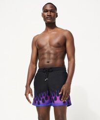 男士 Hot Rod 360° 泳裤 - Vilebrequin x Sylvie Fleury 合作款 Black 正面穿戴视图