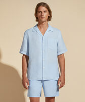 Camisa de bolos de lino de color liso para hombre - Vilebrequin x Highsnobiety Chambray vista frontal desgastada