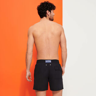Bañador de color liso para hombre Azul marino vista trasera desgastada
