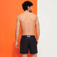 Bañador de color liso para hombre Azul marino vista trasera desgastada