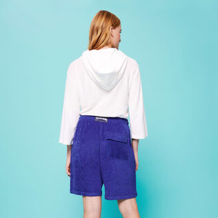 Bermudas de color liso para hombre y mujer Purple blue vista trasera desgastada