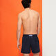 Bañador de color liso para hombre Negro vista trasera desgastada