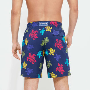 Bañador elástico largo con estampado Ronde des Tortues para hombre Azul marino vista trasera desgastada