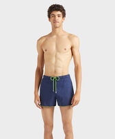Bañador de lino de color liso para hombre Azul marino vista frontal desgastada