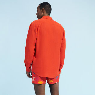 Men Linen Shirt Solid Poppy red 背面穿戴视图