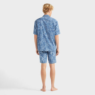 Hemd aus leichtem Denim mit Starfish-Print Bleach denim w4 Rückansicht getragen
