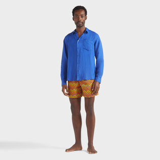 Camicia uomo in lino tinta unita Marrakech vista frontale indossata