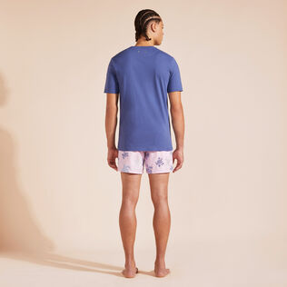 T-shirt uomo in cotone biologico tinta unita Storm vista indossata posteriore
