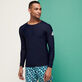 Einfarbiges Rashguard für Herren Marineblau Vorderseite getragene Ansicht