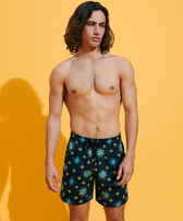 男士 Sud 刺绣游泳短裤 - 限量版 Navy 正面穿戴视图