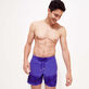Bañador con estampado Ronde De Tortues reactivo al agua para hombre Purple blue vista frontal desgastada